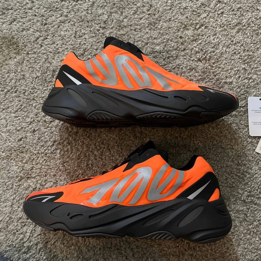 Yeezy 700 MNVM orange - Picture 3 of 6